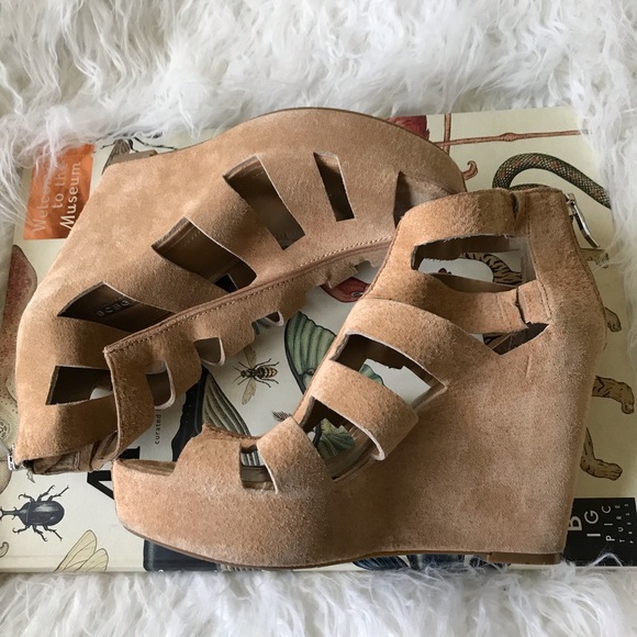 BCBGeneration Torrez Wedge - Picture 4 of 7